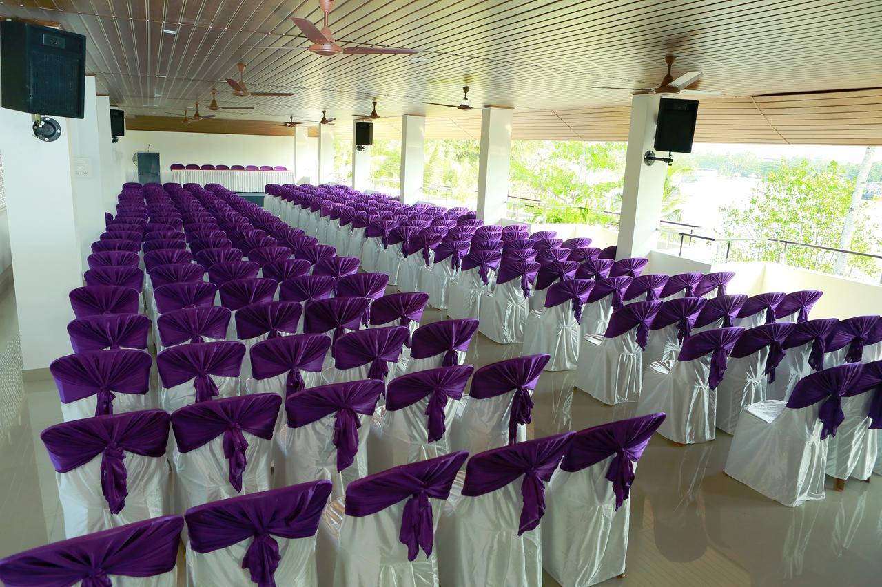 Global Backwater Resort โกลลัม ภายนอก รูปภาพ