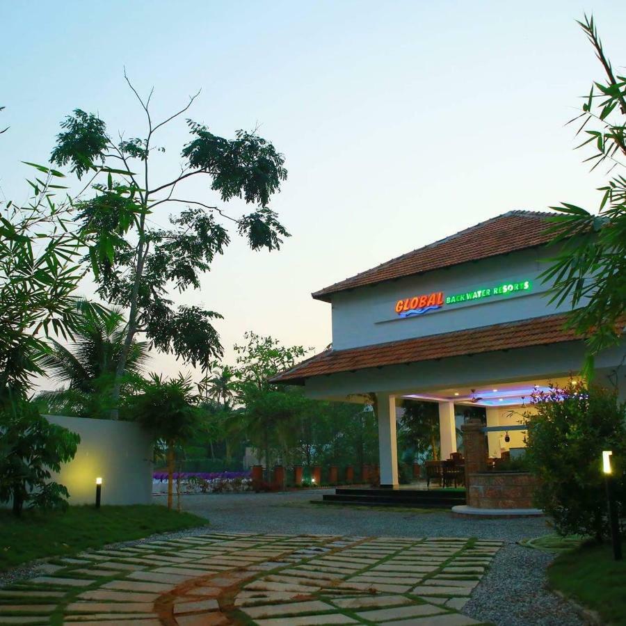 Global Backwater Resort โกลลัม ภายนอก รูปภาพ