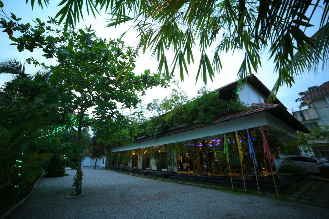 Global Backwater Resort โกลลัม ภายนอก รูปภาพ