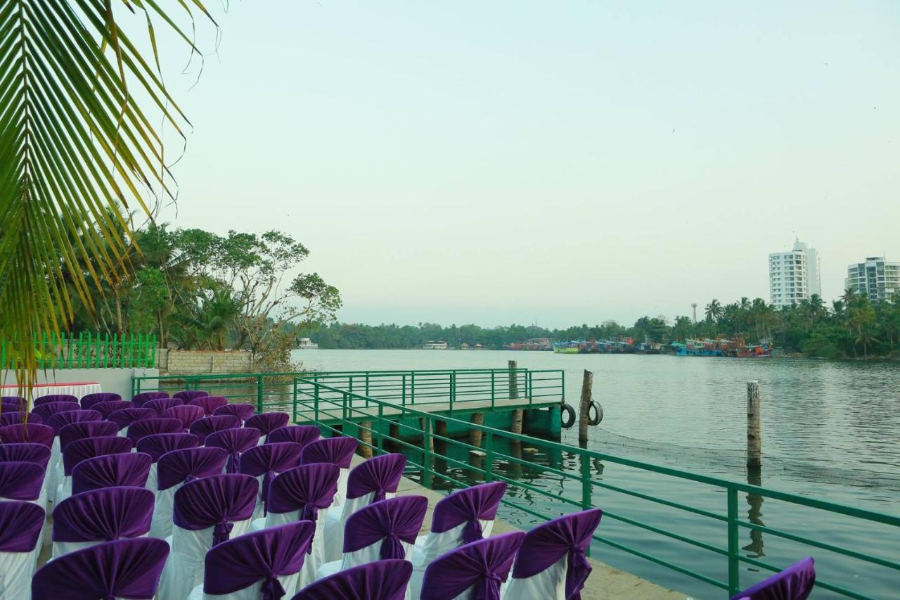 Global Backwater Resort โกลลัม ภายนอก รูปภาพ