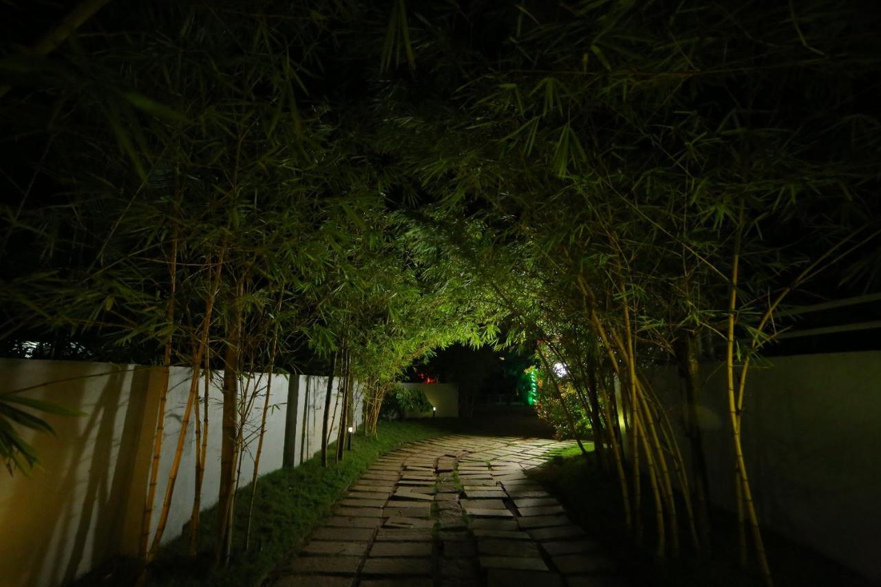 Global Backwater Resort โกลลัม ภายนอก รูปภาพ